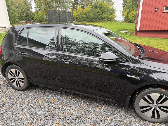 Volkswagen e-Golf VII 2 of 30