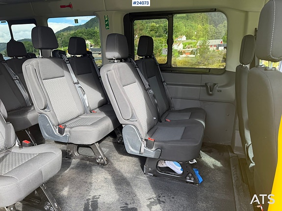 Ford transit minibuss m/ sitteplasser til 16+1 og liten km-stand 26 of 30