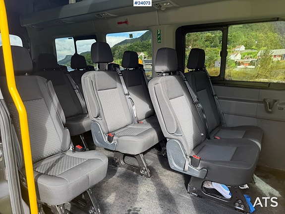 Ford transit minibuss m/ sitteplasser til 16+1 og liten km-stand 27 of 30