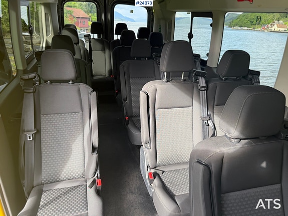 Ford transit minibuss m/ sitteplasser til 16+1 og liten km-stand 28 of 30