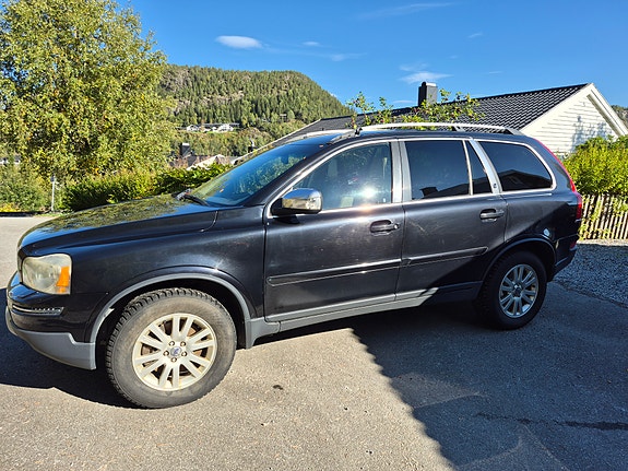 Volvo XC90 2 of 25