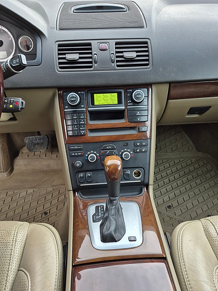 Volvo XC90 12 of 25