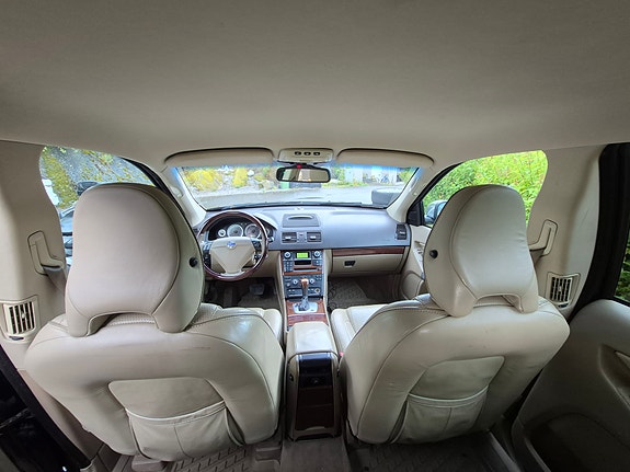 Volvo XC90 14 of 25