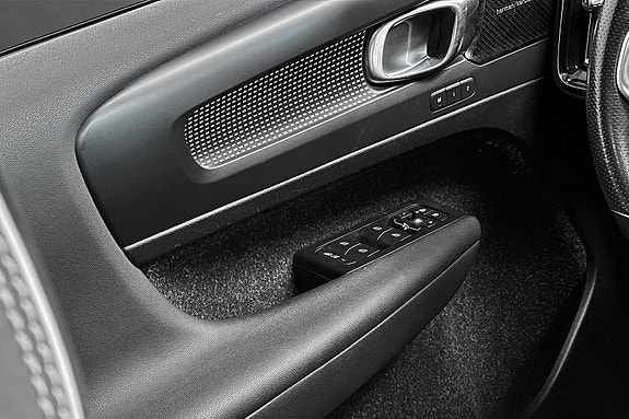 Volvo XC40 14 of 30