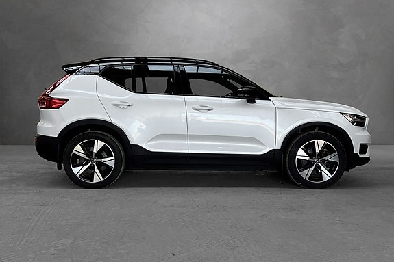 Volvo XC40 7 of 30