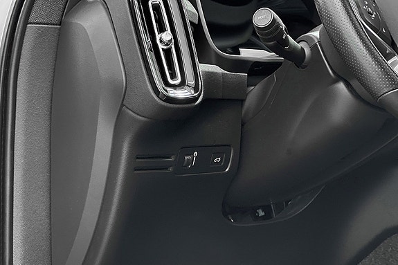 Volvo XC40 15 of 30