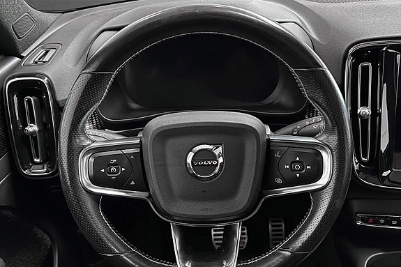 Volvo XC40 21 of 30