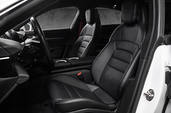 Porsche Taycan 4S 15 of 30