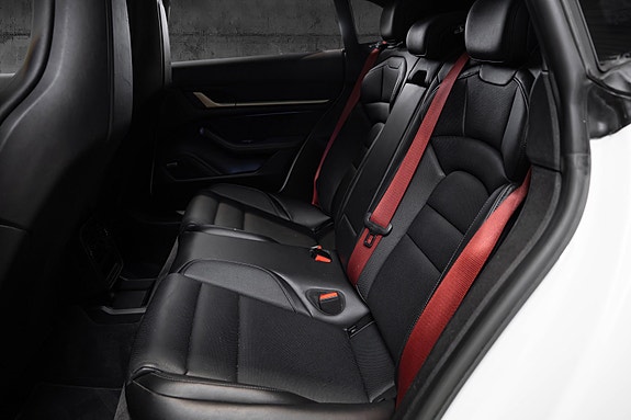 Porsche Taycan 4S 19 of 30