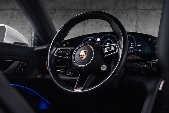 Porsche Taycan 4S 21 of 30