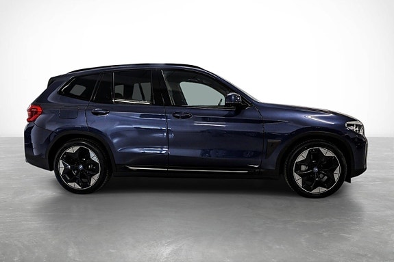 BMW iX3 4 of 30