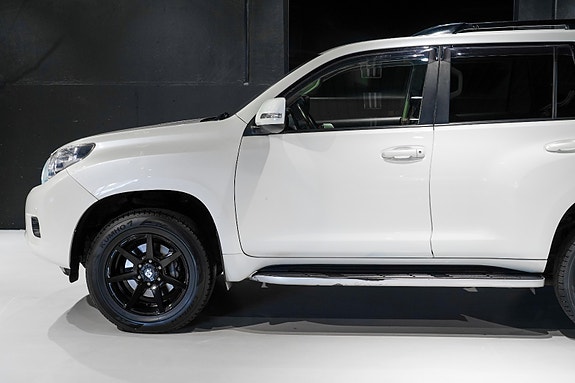 Toyota Land Cruiser 4 of 30