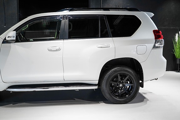 Toyota Land Cruiser 5 of 30
