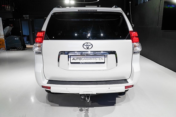 Toyota Land Cruiser 7 of 30
