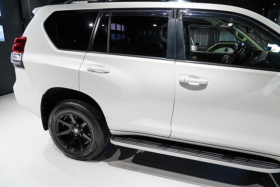 Toyota Land Cruiser 9 of 30