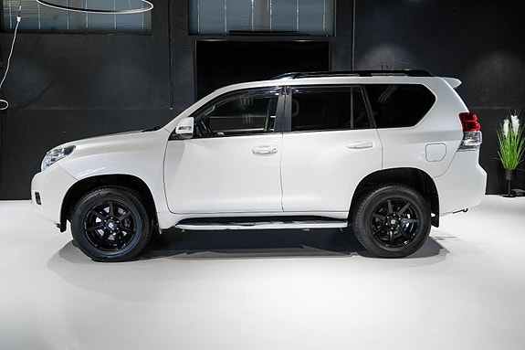 Toyota Land Cruiser 3 of 30