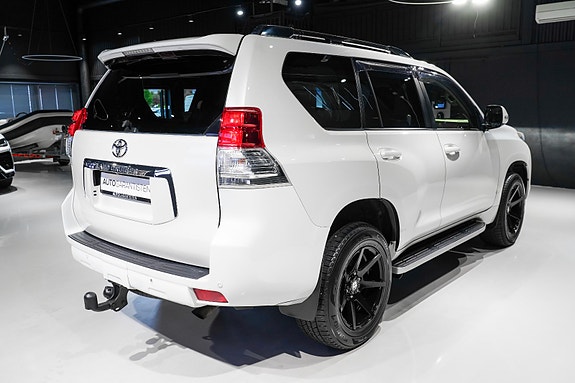 Toyota Land Cruiser 8 of 30