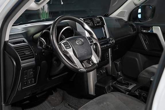 Toyota Land Cruiser 18 of 30