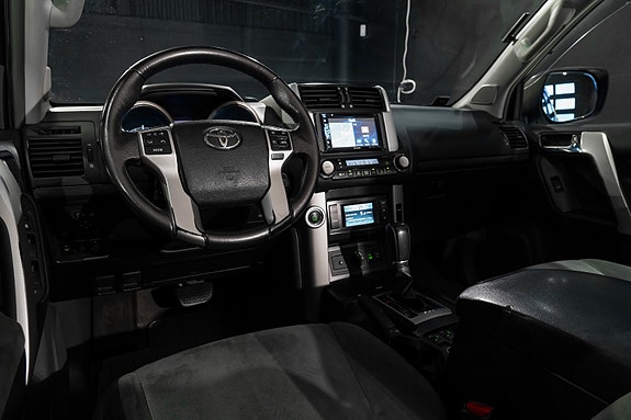 Toyota Land Cruiser 26 of 30