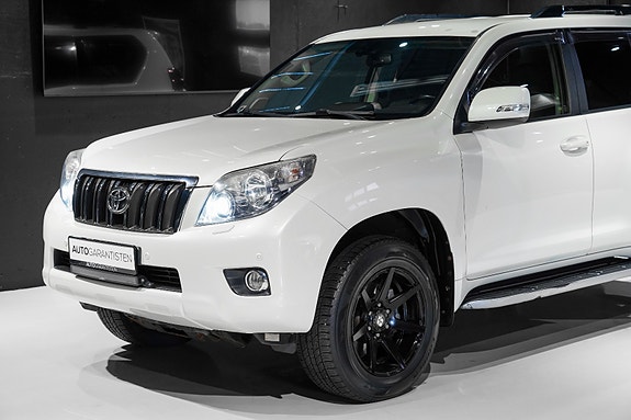 Toyota Land Cruiser 2 of 30