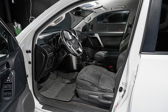 Toyota Land Cruiser 19 of 30