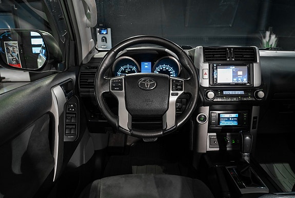 Toyota Land Cruiser 27 of 30