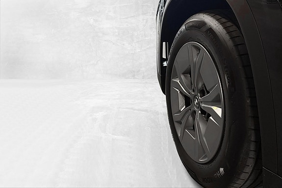 BMW iX1 5 of 30