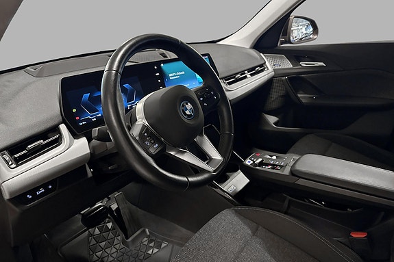 BMW iX1 11 of 30