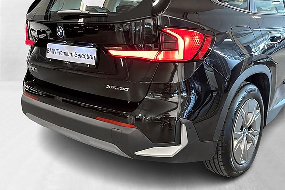 BMW iX1 9 of 30
