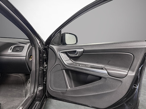 Volvo V60 16 of 27