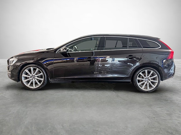 Volvo V60 2 of 27