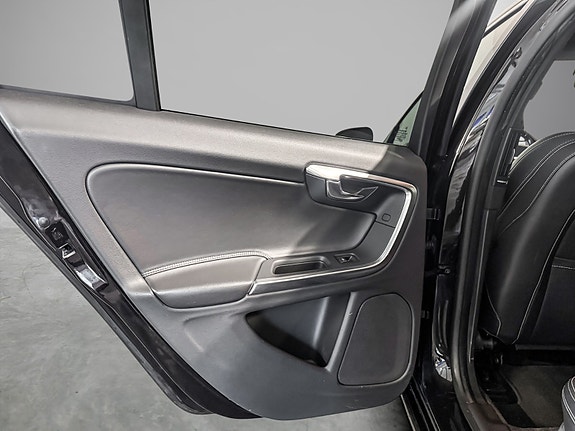 Volvo V60 18 of 27