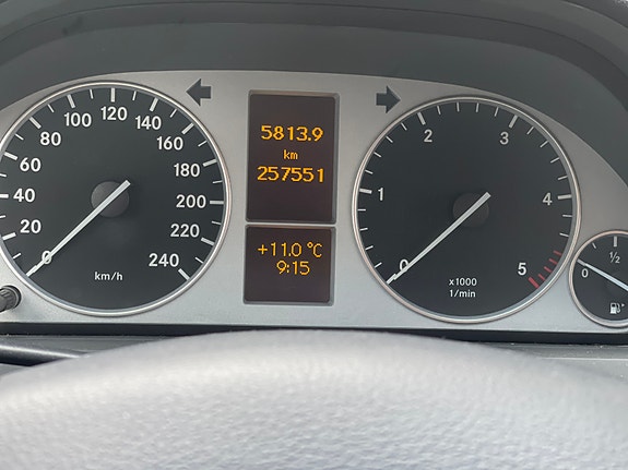 Mercedes-Benz B180 d 13 of 18