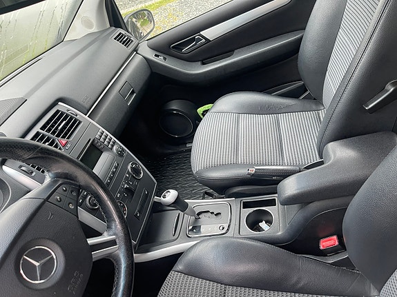 Mercedes-Benz B180 d 3 of 18