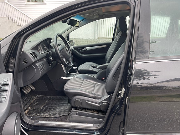 Mercedes-Benz B180 d 15 of 18