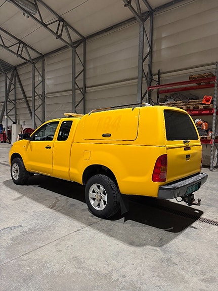 Toyota HiLux 2 of 10