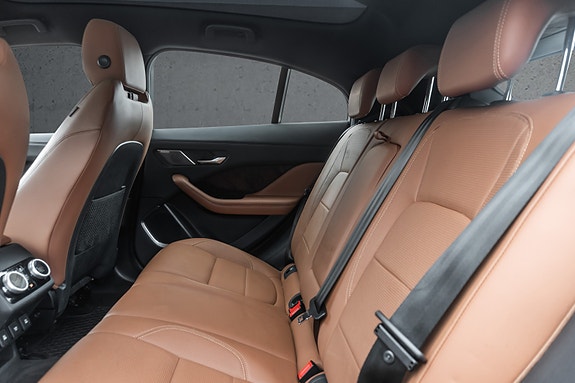 Jaguar I-PACE 23 of 30