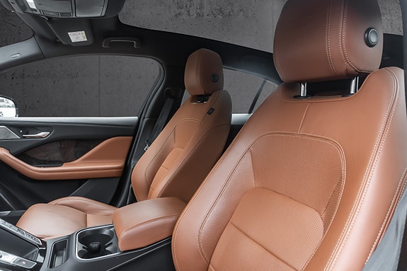 Jaguar I-PACE 17 of 30