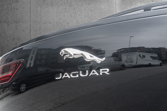 Jaguar I-PACE 13 of 30