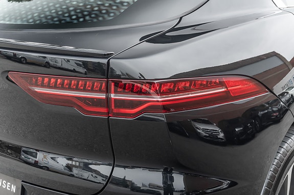 Jaguar I-PACE 12 of 30
