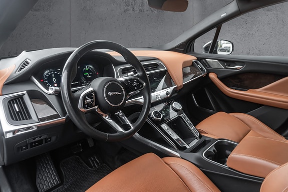 Jaguar I-PACE 16 of 30