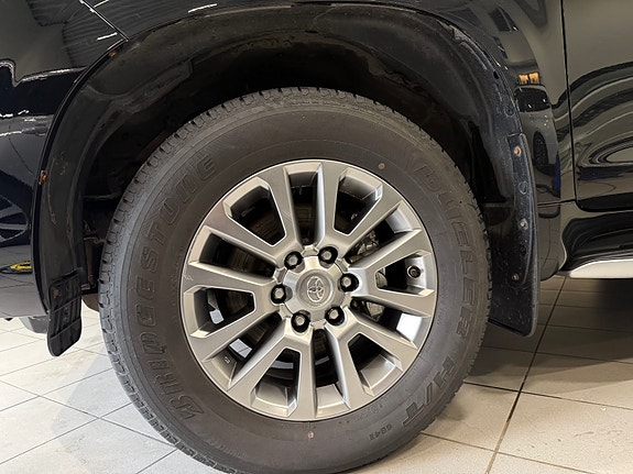 Toyota Land Cruiser 26 of 26