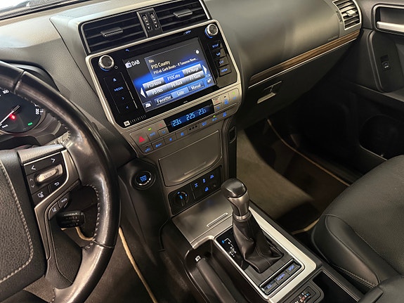Toyota Land Cruiser 19 of 26