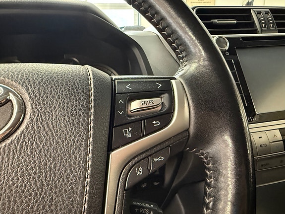 Toyota Land Cruiser 12 of 26
