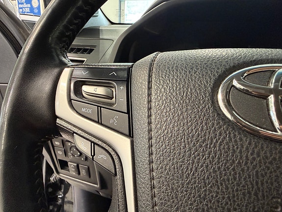 Toyota Land Cruiser 13 of 26