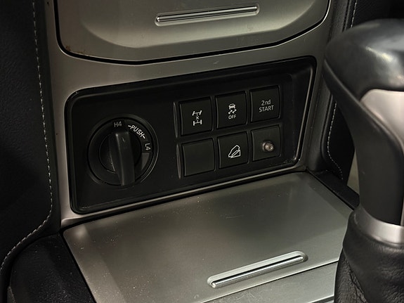 Toyota Land Cruiser 18 of 26
