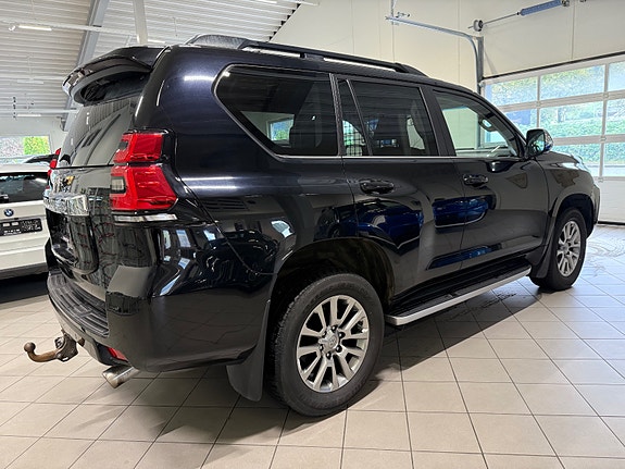 Toyota Land Cruiser 4 of 26