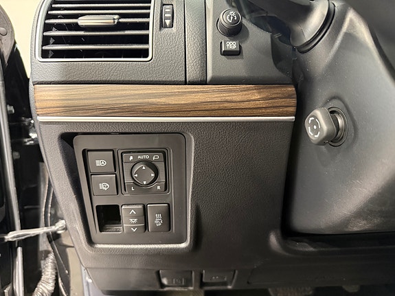 Toyota Land Cruiser 14 of 26