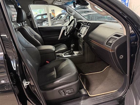 Toyota Land Cruiser 23 of 26