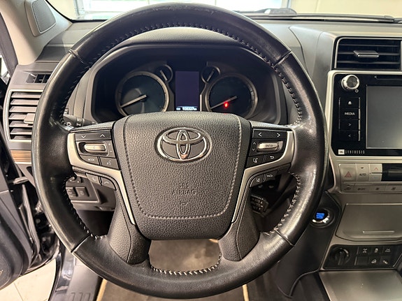 Toyota Land Cruiser 11 of 26